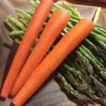 Los verduras principales son espárragos frescos y zanahoria